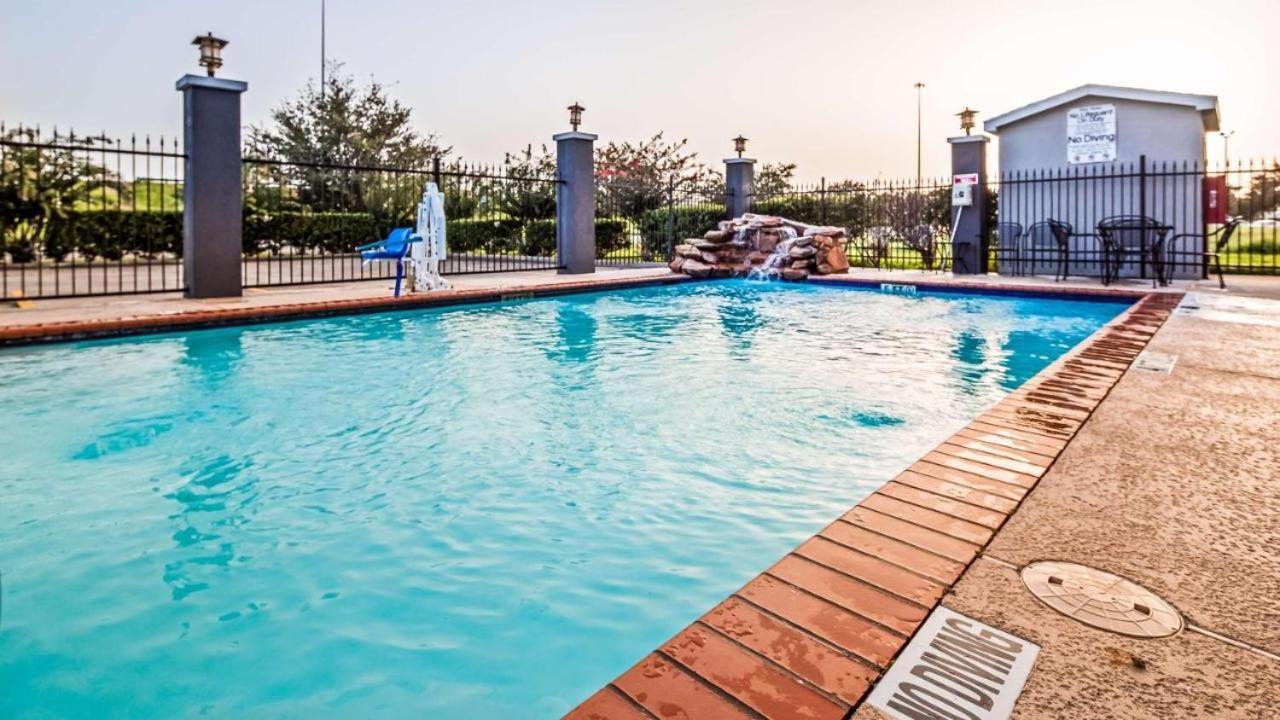 Hotel Baymont By Wyndham Laredo Exteriér fotografie
