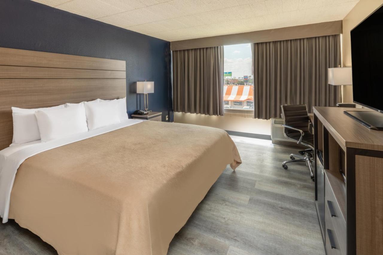 Hotel Baymont By Wyndham Laredo Exteriér fotografie